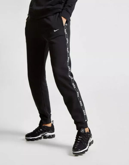 Keep it casual like Zara McDermott black fleece joggers by Nike | MailOnline