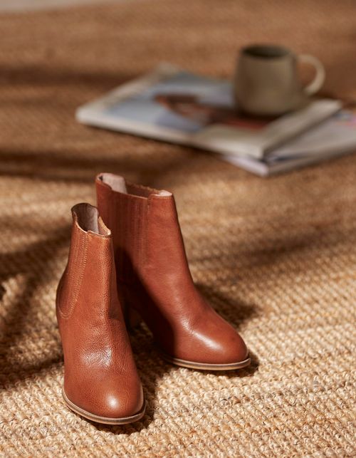 Acorn Heeled Chelsea Boots