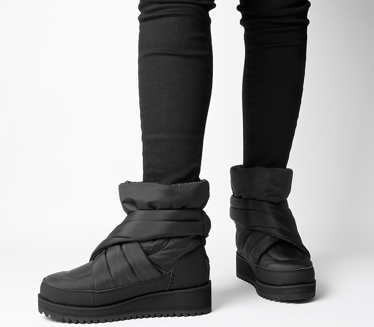 Montara boot outlet