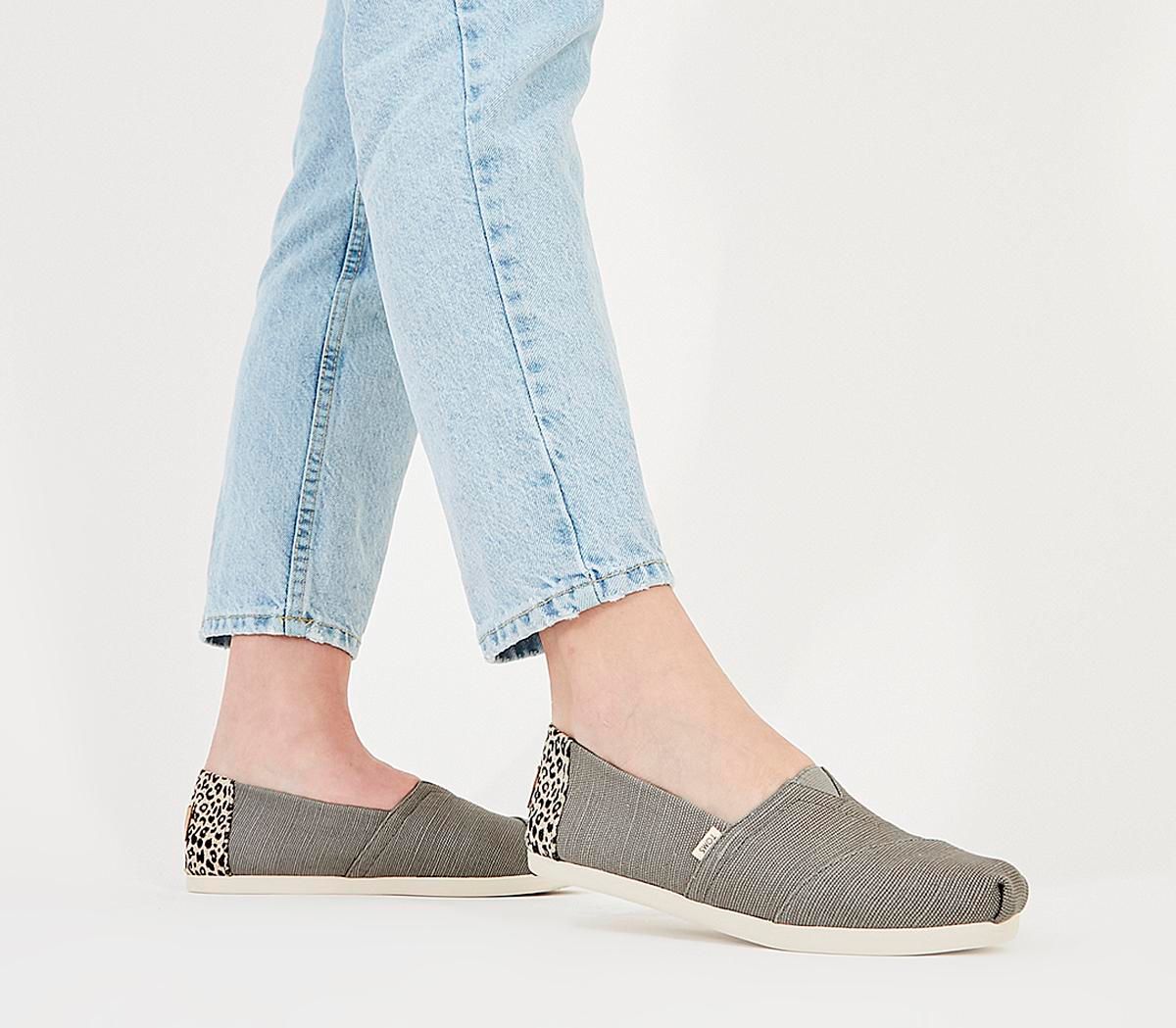 toms seasonal classic slip on