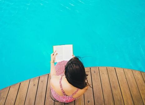 The 6 Books You Definitely Should Be Packing For Your Holidays In 2020