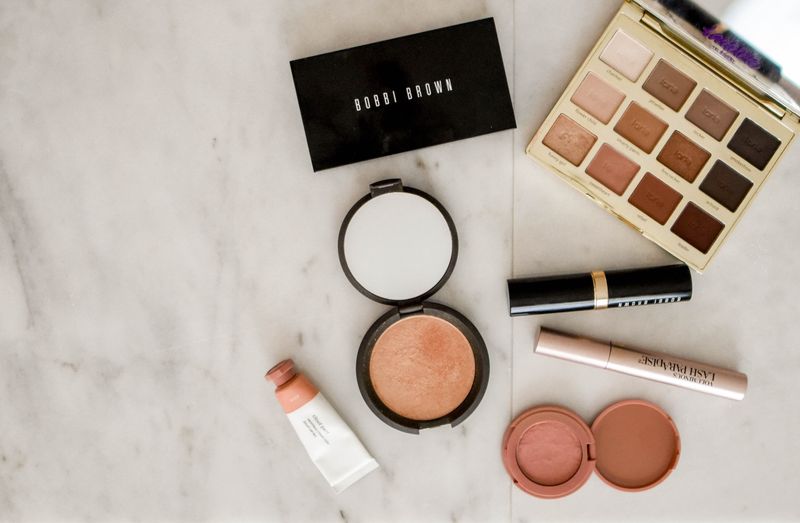 No Makeup Makeup The Best Products For A Natural Look Bluewater Planteves showcases everything exquisite, modern, ethnic and breathtakingly beautiful, for all the the products contain the natural ingredients and of best quality from across the globe. bluewater