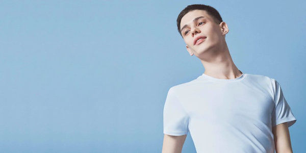 These Clever Uniqlo AIRism Basics Will Keep You Cool In A Heatwave