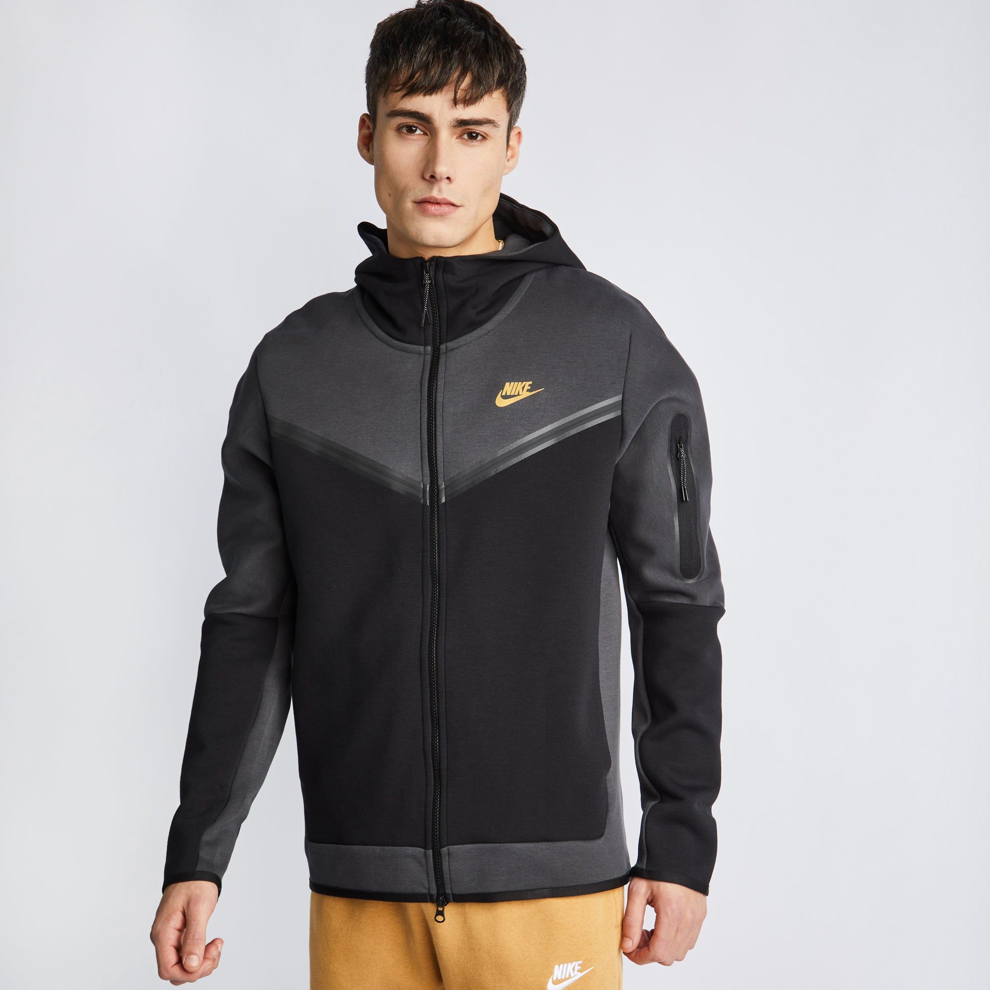 https://www.brentcross.co.uk/shoponline/compare/2cbb9e61bfc7/nike-psg-tech-pack-men-hoodies
