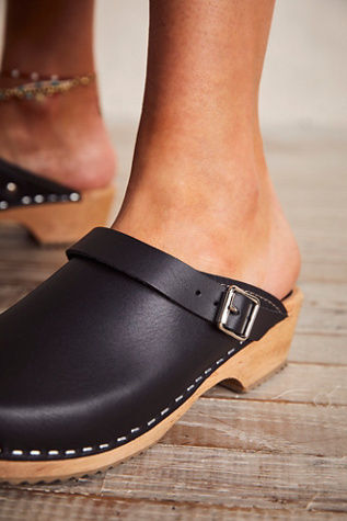 free people black clogs