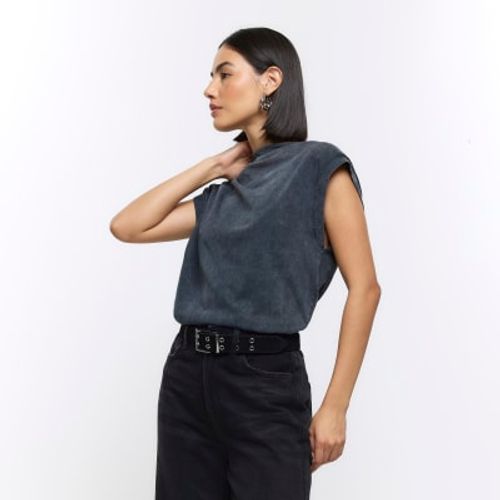 https://ik.imagekit.io/sqhmihmlh/https:/images.riverisland.com/is/image/RiverIsland/grey-cowl-neck-drape-t-shirt_903064_main?%24ProductImagePortraitLarge%24=&ik-sdk-version=javascript-1.3.6&tr=c-limit%2Cw-500%2Ch-%2Cdefault+image-https%3A%2F%2Fik.imagekit.io%2Fsqhmihmlh%2Fmissing_image.jpg