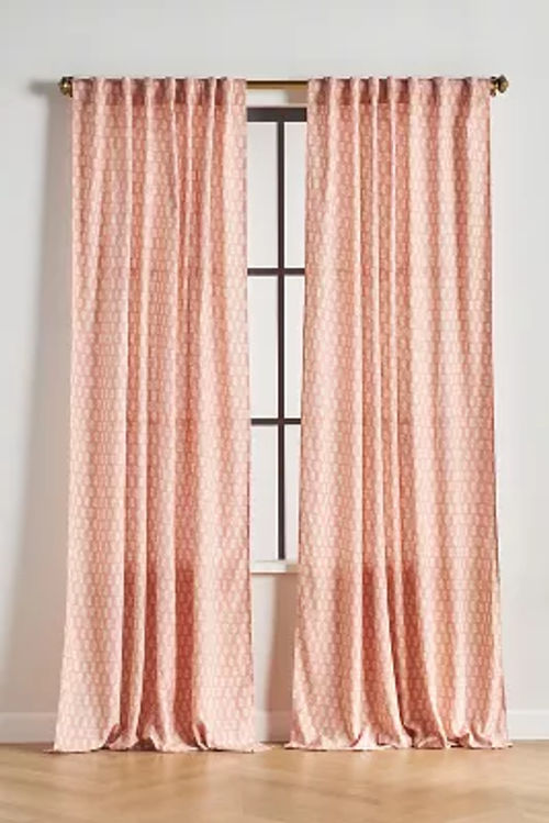 Bellis Curtain