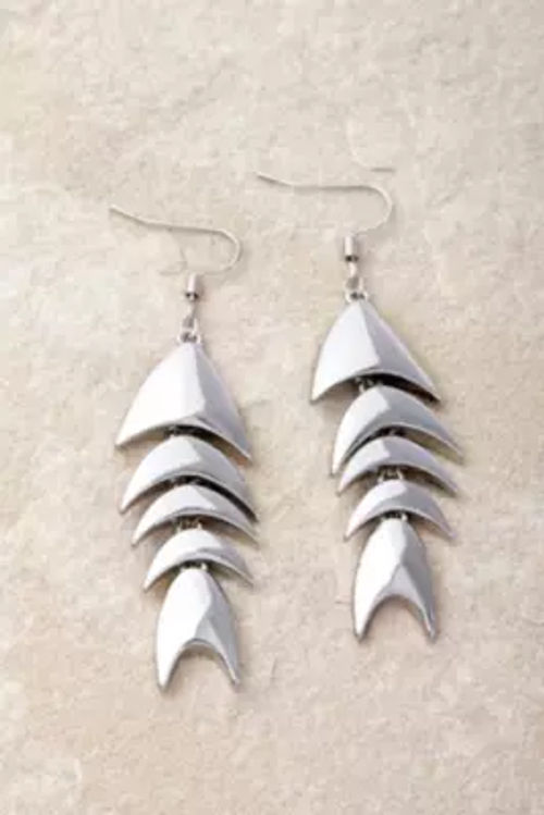 Silence + Noise Fish Drop Earrings - Silver at Urban Outfitters