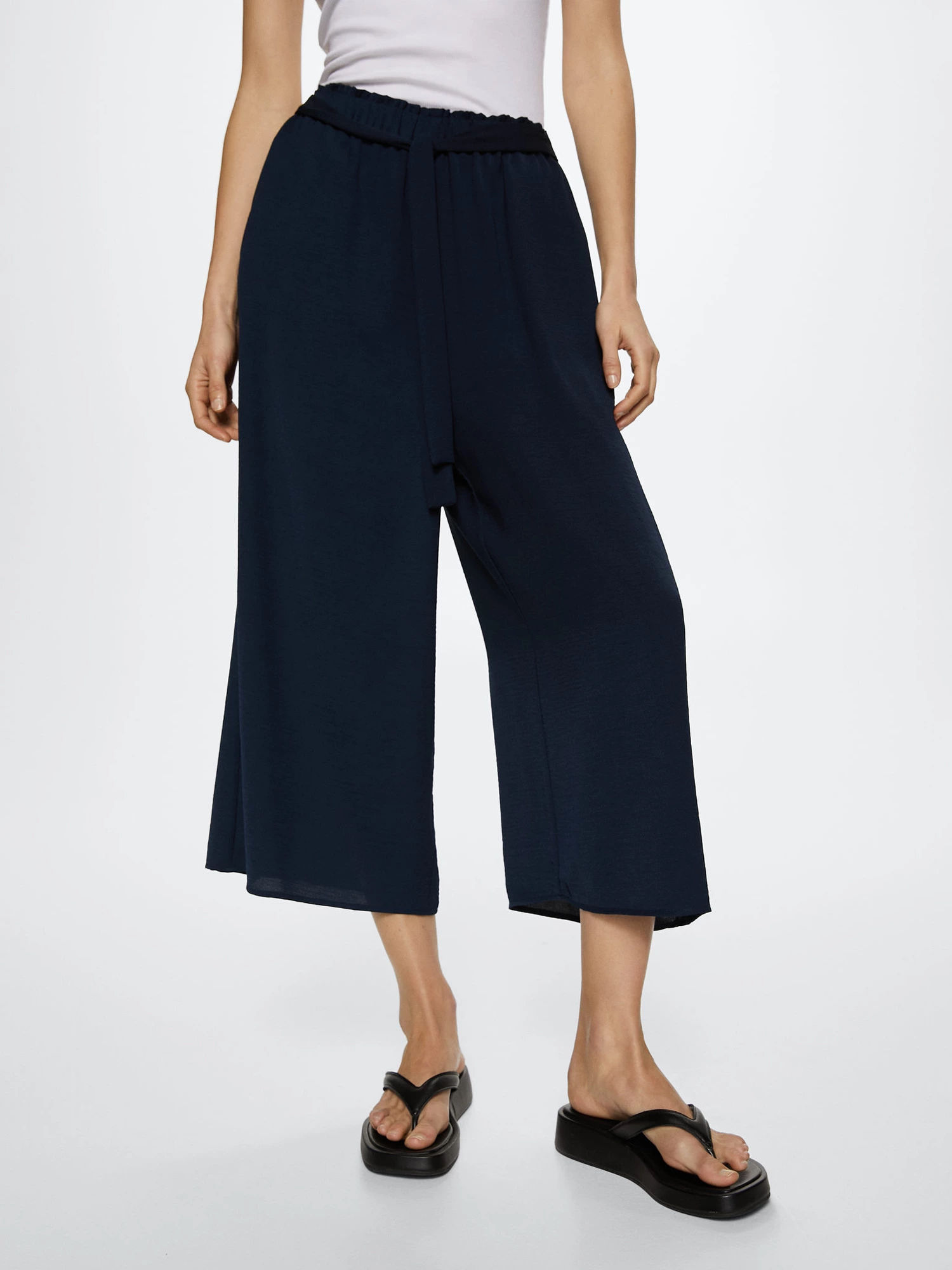 Relaxed fit cropped trousers  Woman  MANGO OUTLET Hungary