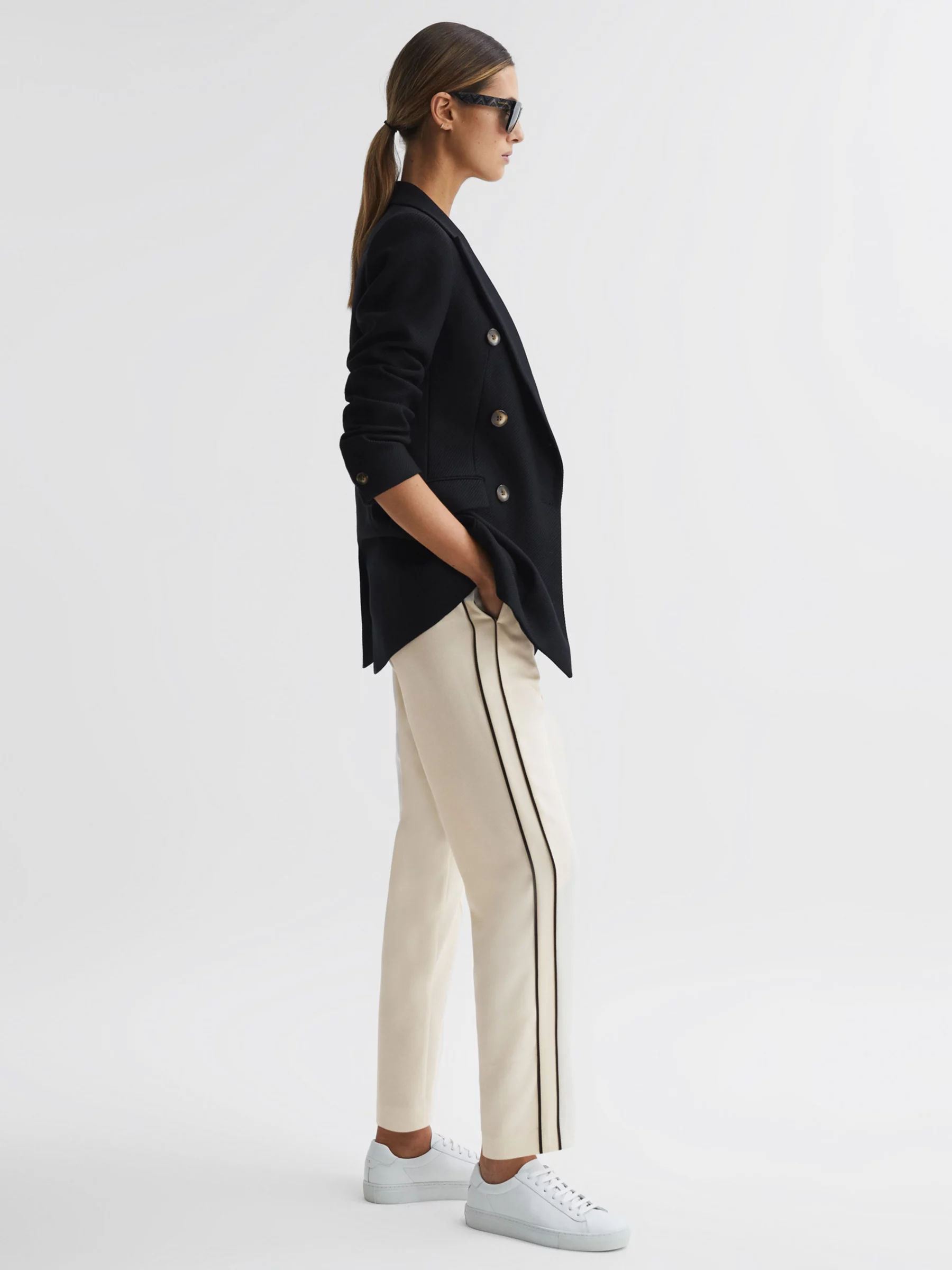 Reiss Hailey - Cream Tapered Pull On Trousers, Us 12 in White | Lyst