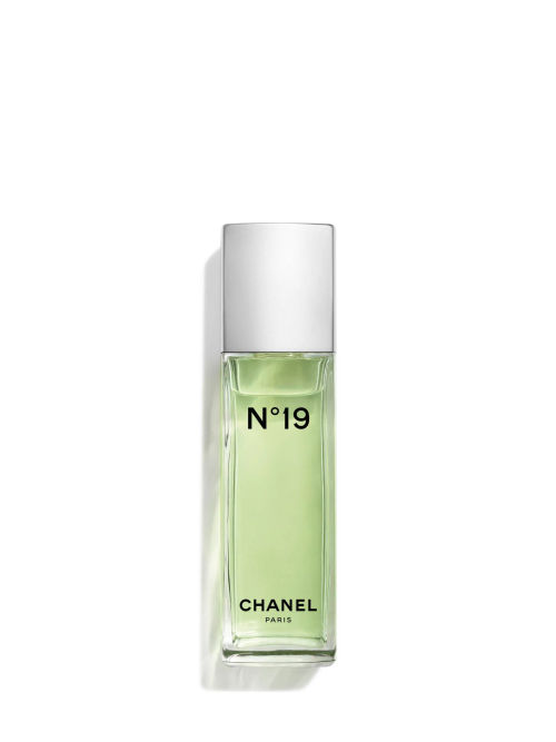 CHANEL N°19 Eau De Toilette...