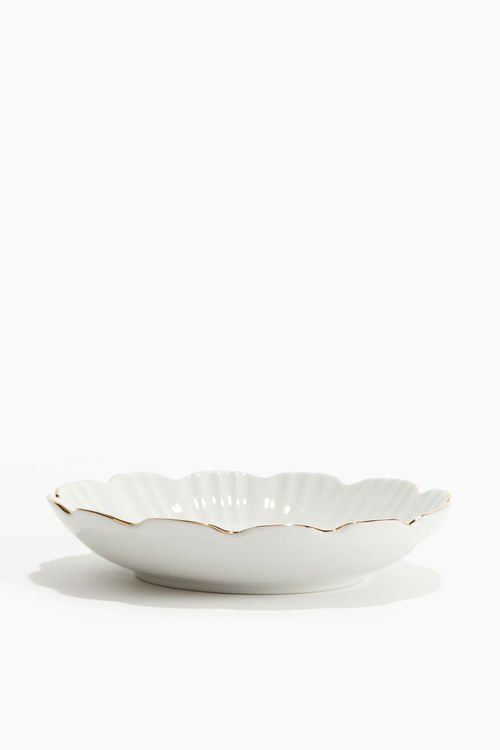 H & M - Shallow porcelain...