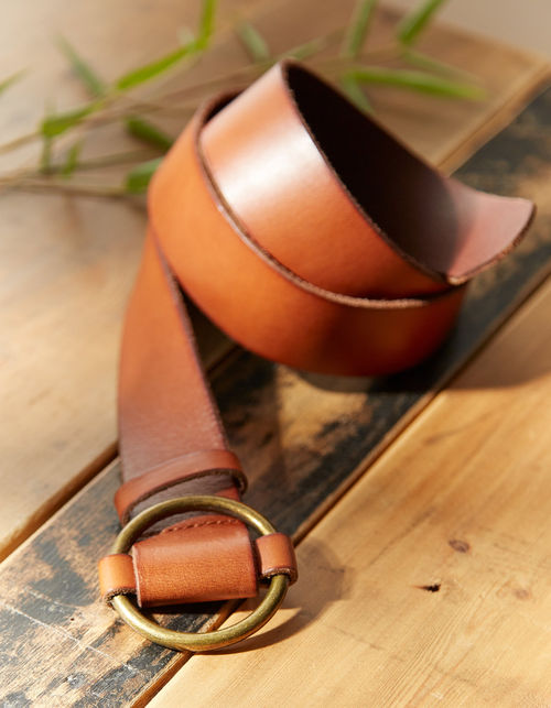 Round Buckle Leather Belt