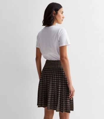 Brown top dogtooth skirt