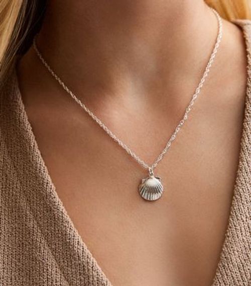 Silver Shell Pendant Necklace...