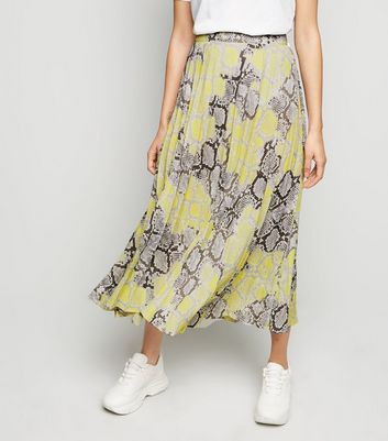 black maxi skirt split