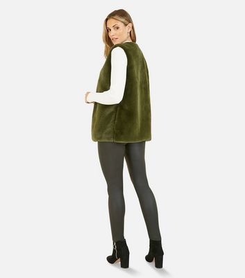 Dark green shop fur gilet