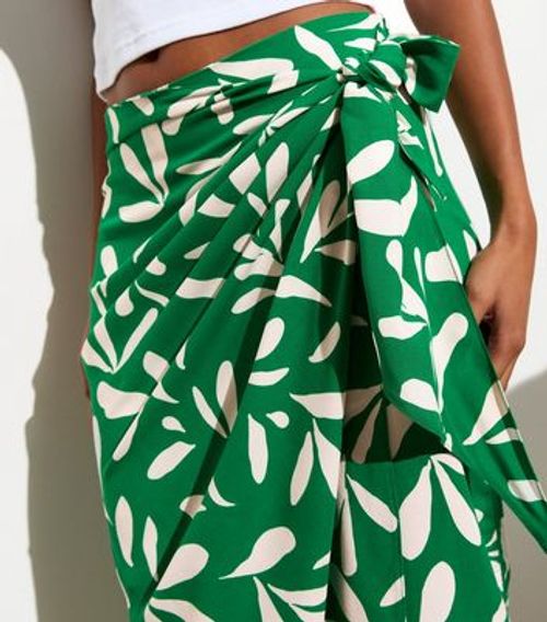 Green Leaf Print Midi Sarong...