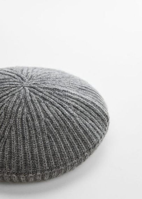 Knitted beret hat dark...