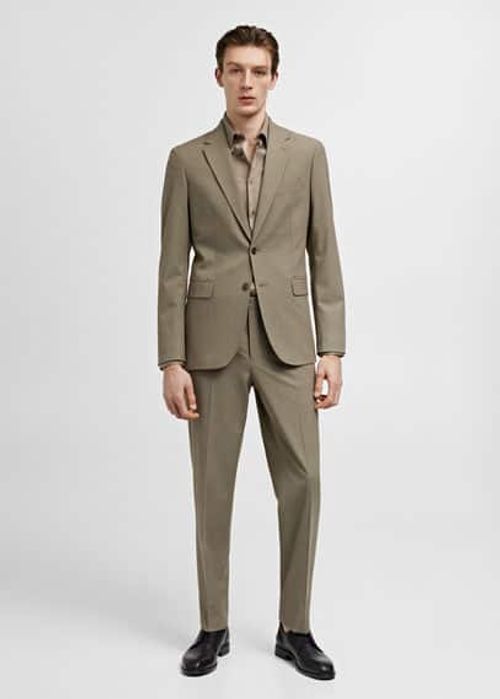 Stretch fabric slim-fit suit...