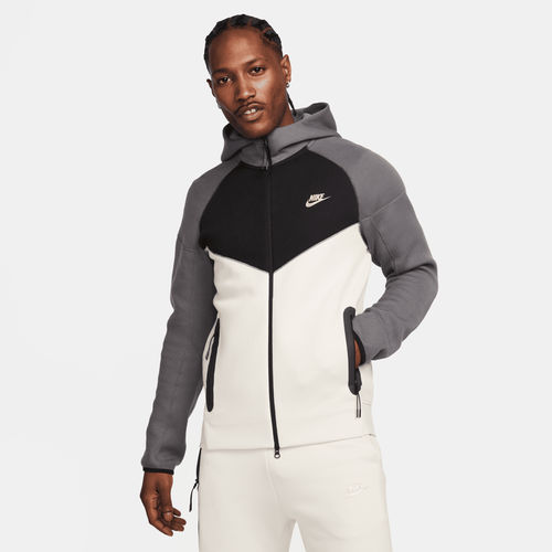 Nike Sportswear Tech Fleece...