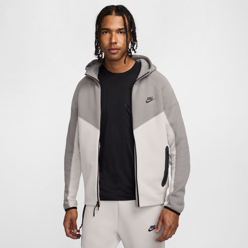 Nike Sportswear Tech Fleece...