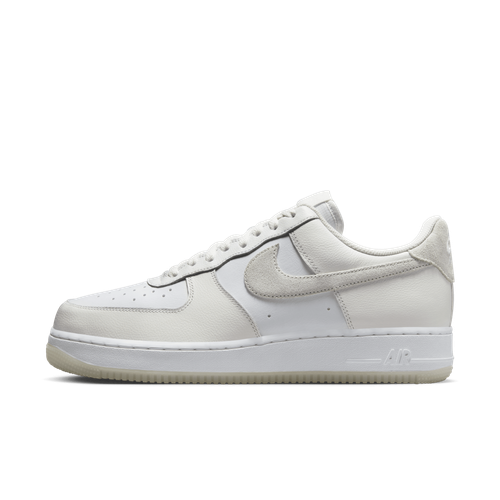 Nike Air Force 1 '07 LV8...