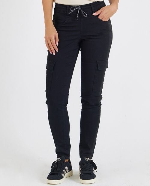 Schmale Cargohose in Schwarz