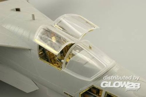 F-111 late - Seatbelts...