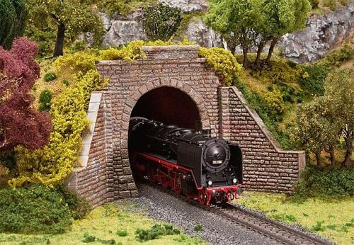 Tunnelportal für Dampf- und...