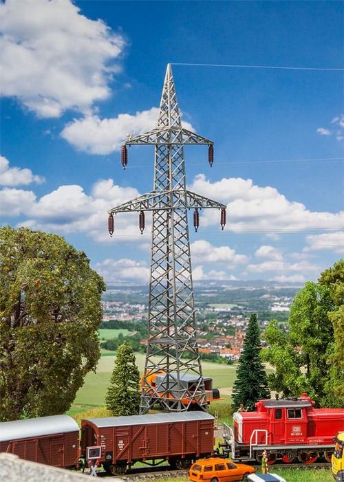 2 Freileitungsmasten (100 kV)