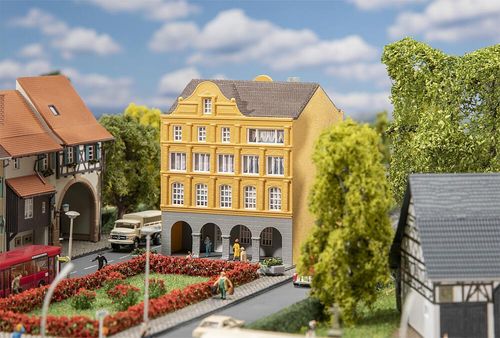 Stadthaus mit Arkaden