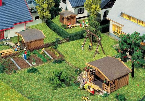 3 Gartenhäuser