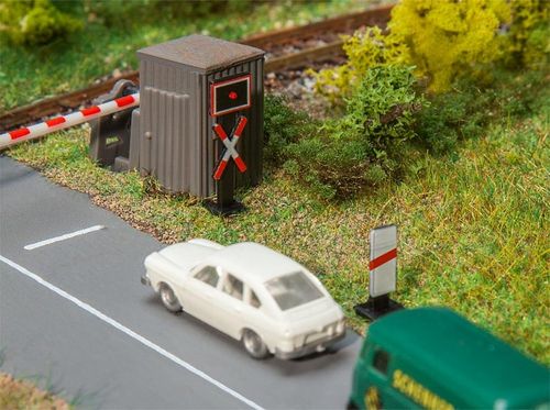 Andreaskreuze und Warnbaken