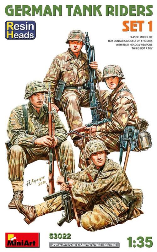 Dt. Panzerbesatzung sitzend -...