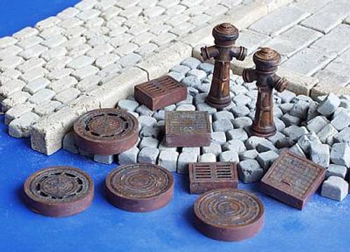 Kanaldeckel und Hydranten