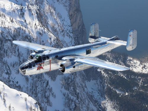 Flying B-25J Mitchell -...