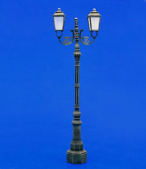 Double antique street lamp