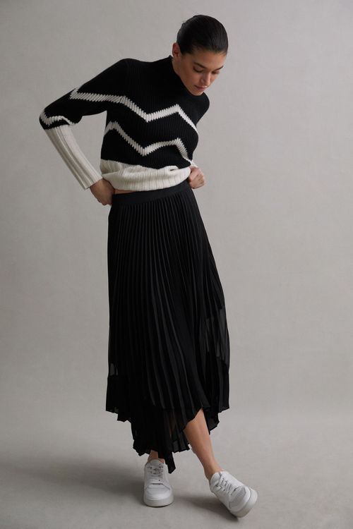 Dina - Black Pleated Layered...