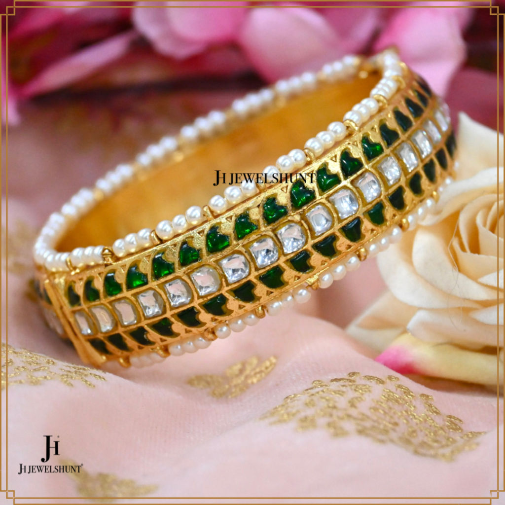 Exclusive Emerald Green Kundan Jadau Bangles - Image 2