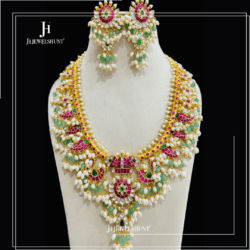 Kundan jadau Guttupusallu Haram with earrings