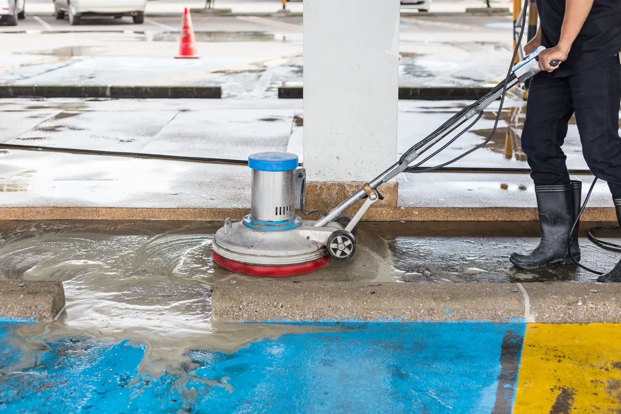 Floor cleaning and maintenance service