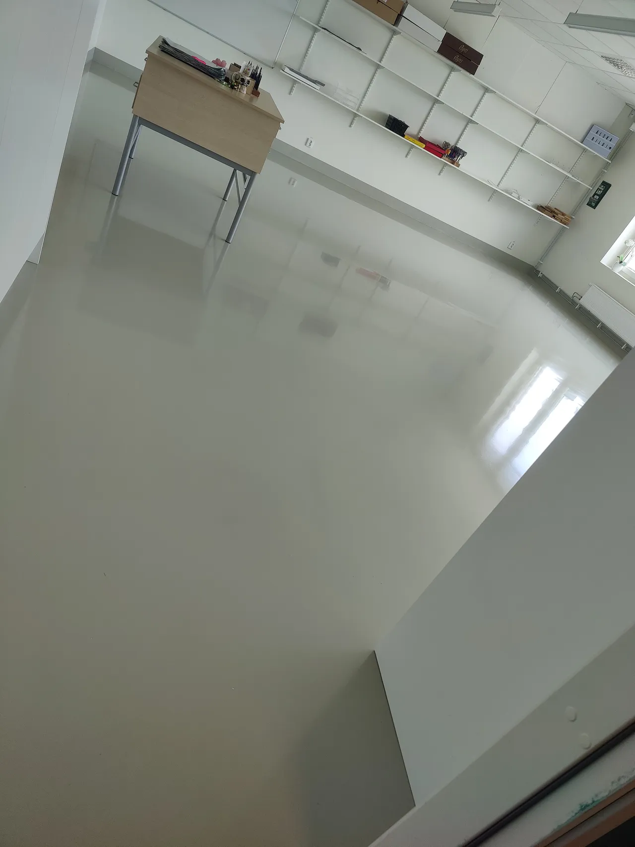 Floor cleaning and maintenance service