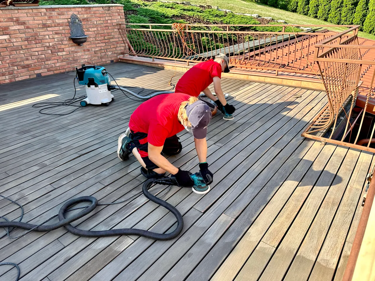 Professional garage cleaning service