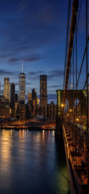 Brooklyn Bridge Blue Hour wallpaper for iPhone 16 (1179x2556)