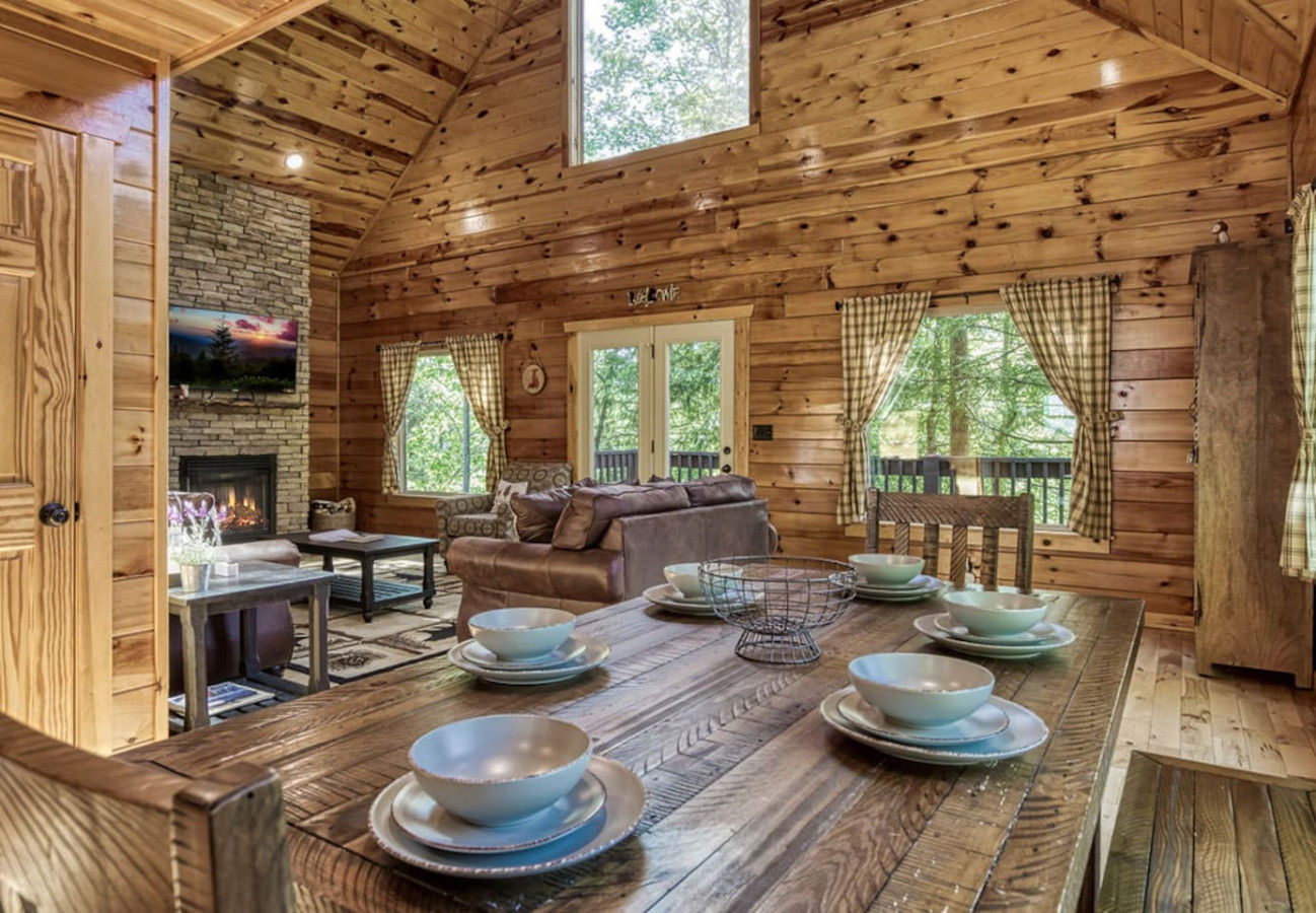 The Fox's Den –Cozy in Gatlinburg, TN | Stay With Stay
