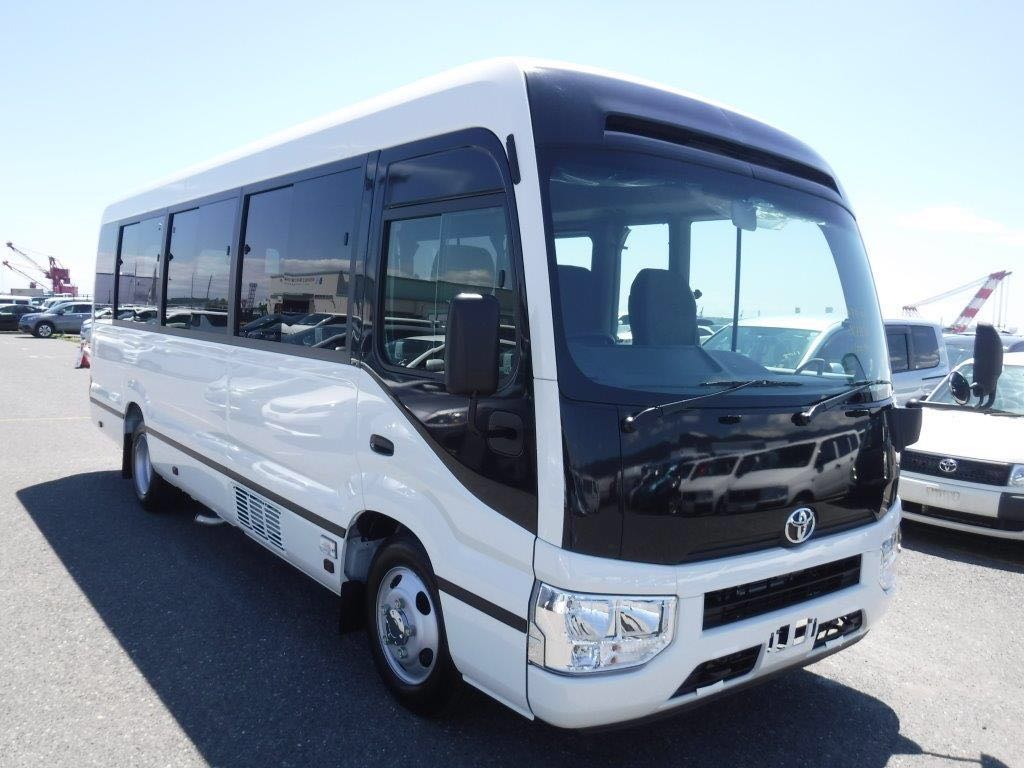 Toyota Coaster 18-Seater: The Ultimate Luxury Minibus Experience for Discerning Groups in India