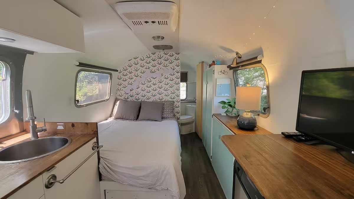 The Airstream by Joffre Creek Cabins