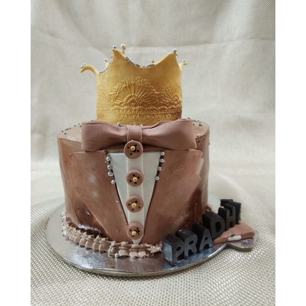 Crown topper themed cake