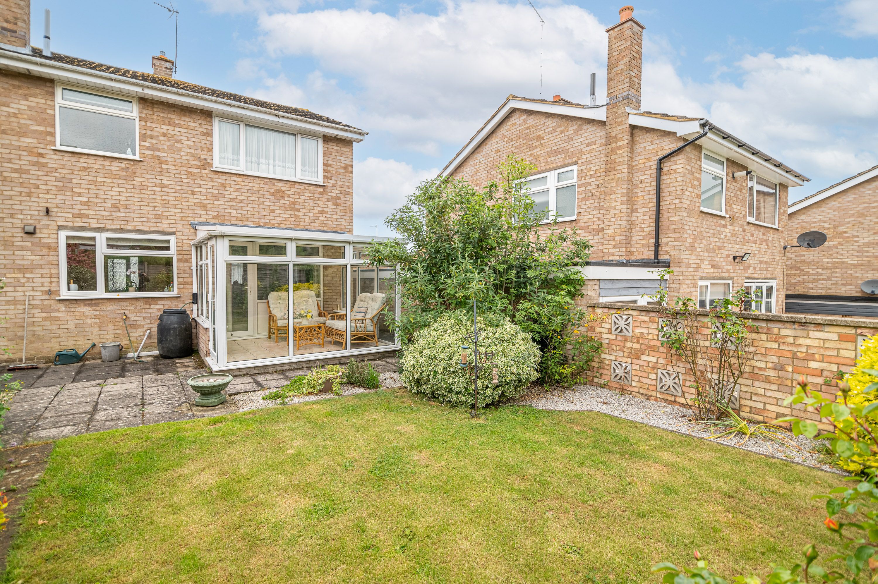 Roche Way, Wellingborough, NN8 Street